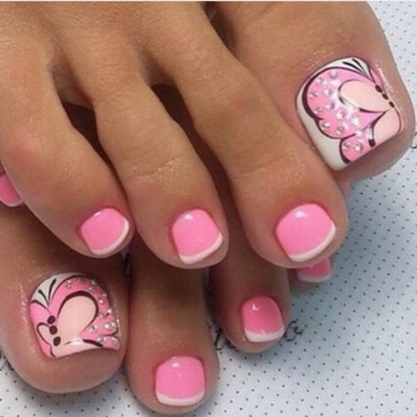 Педикюр розовый с рисунком