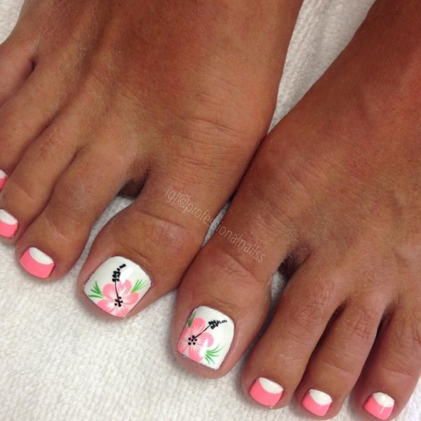 Педикюр с наклейками