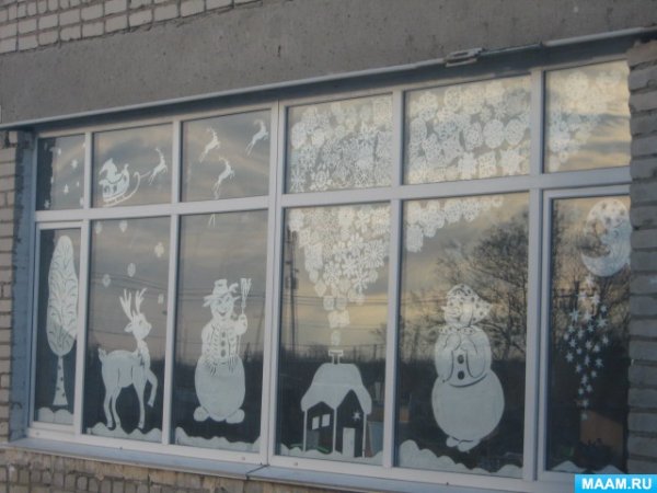 Расписные окна к новому году в детском саду