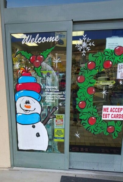 Новогодние рисунки на окнах магазинов