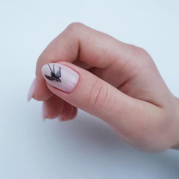 Маникюр на большом пальце