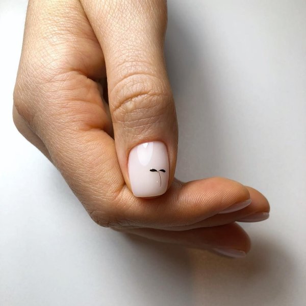 Маникюр на большом пальце руки