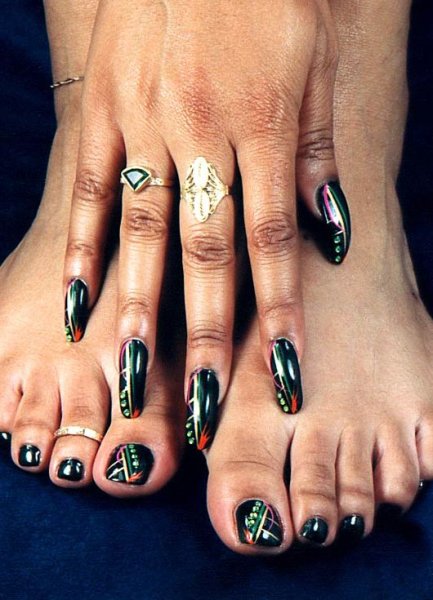 Педикюр кошачий глаз с дизайном