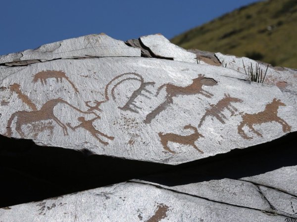 Петроглифы археологического ландшафта Тамгалы