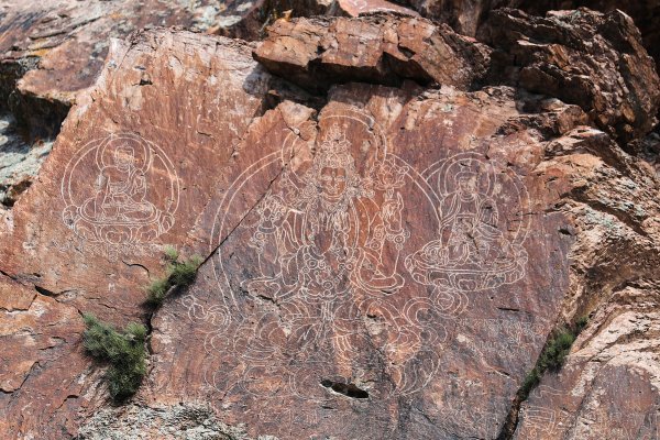 Петроглифы археологического ландшафта Тамгалы
