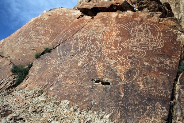 Петроглифы археологического ландшафта Тамгалы