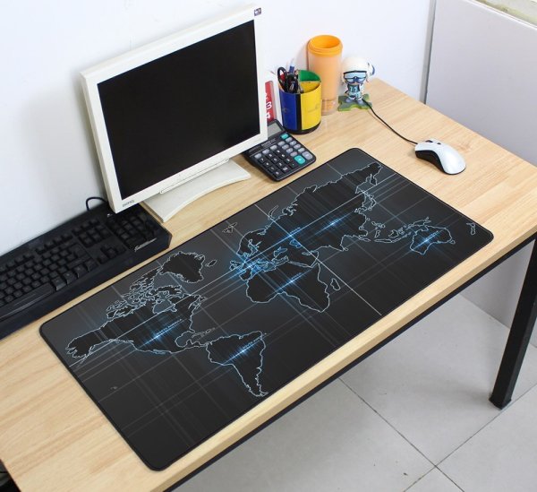 Коврик на компьютерный стол большой