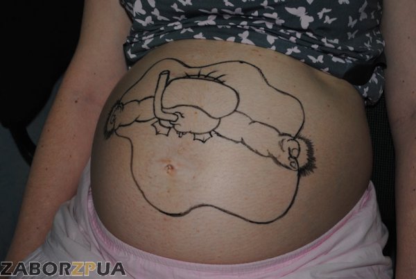 Надпись на животе беременной
