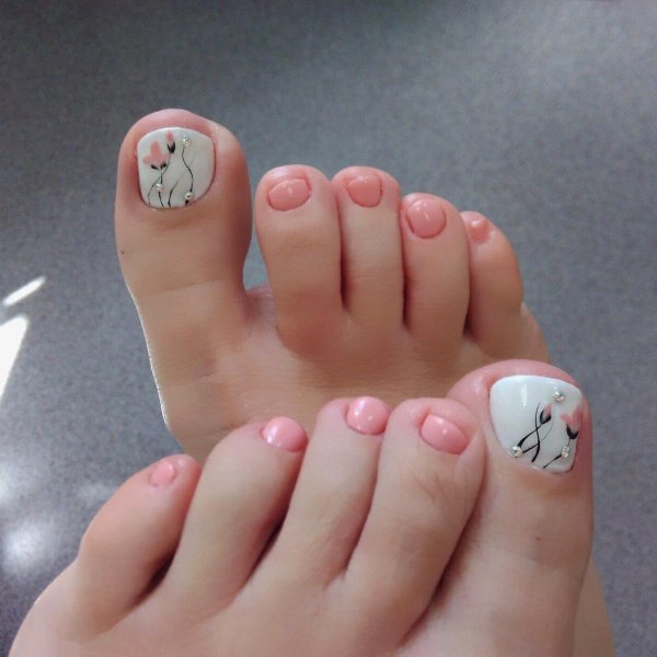 Педикюр с полосками