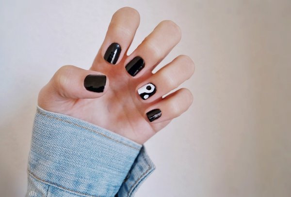 Накрашенные ногти на руках