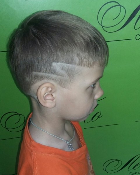Детская стрижка с рисунком