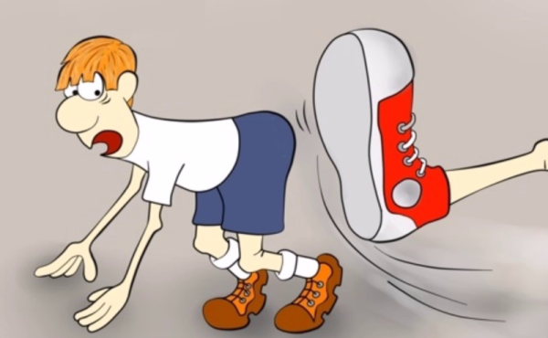 Пинок под зад карикатура