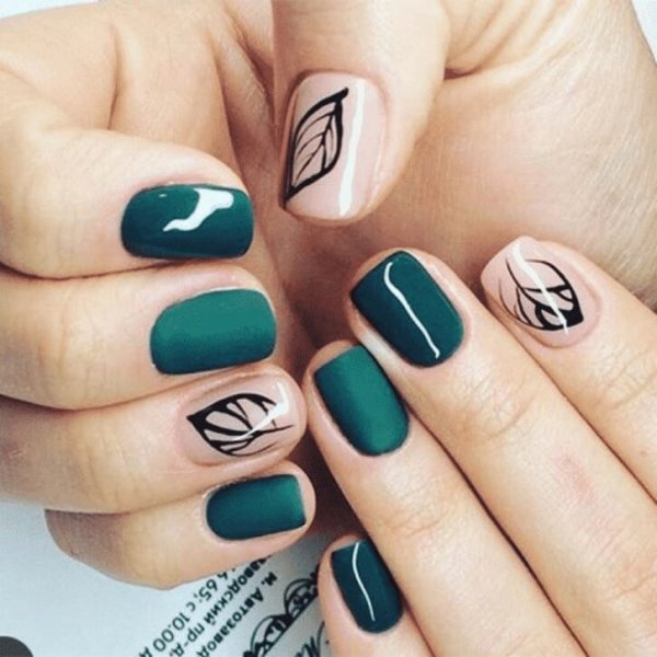 Нюдовый маникюр с рисунком