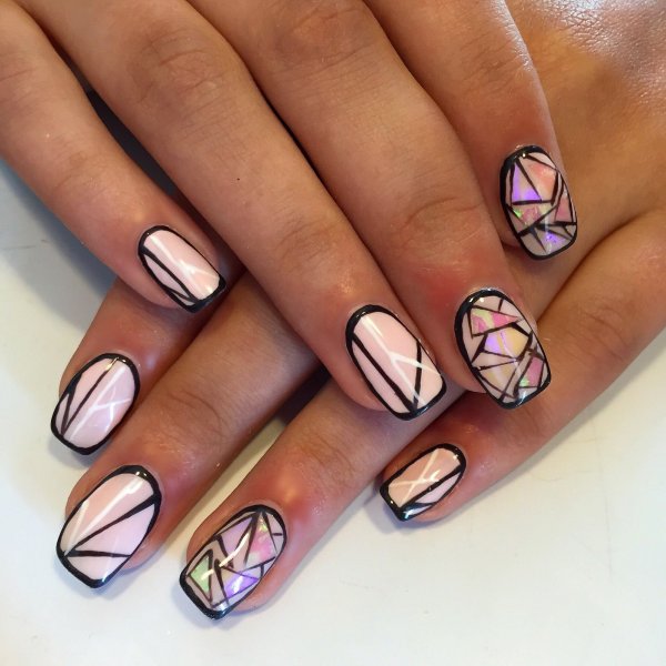 Маникюр на короткие ногти с рисунком