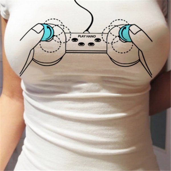 Футболка с нарисованной грудью