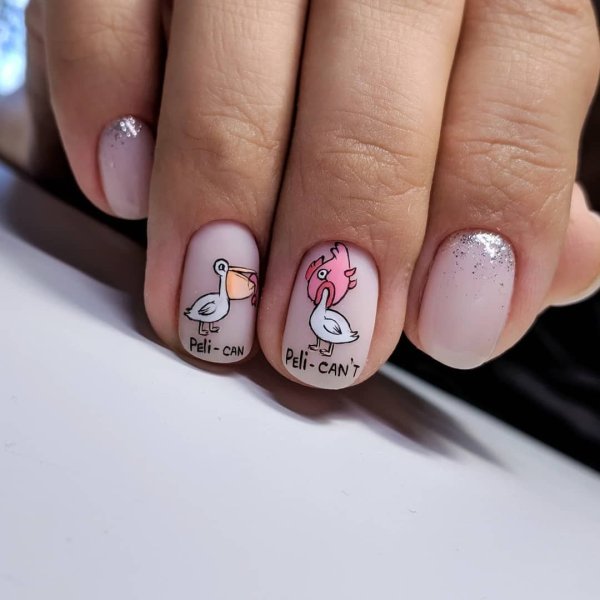 Летний маникюр с бабочками