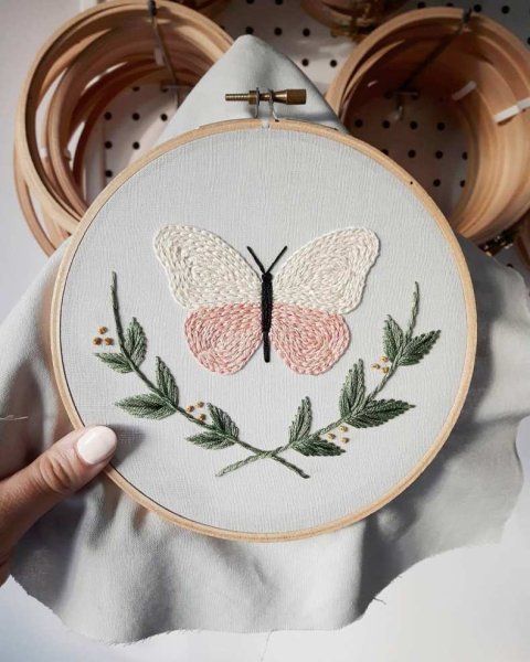 Модная вышивка гладью