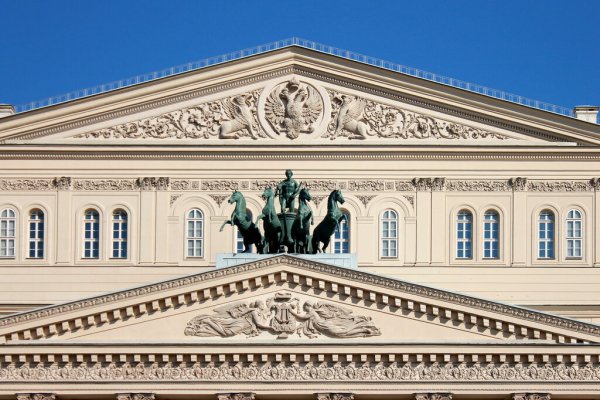 Фронтон большого театра в Москве