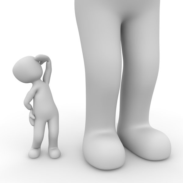 Большой и маленький человечек