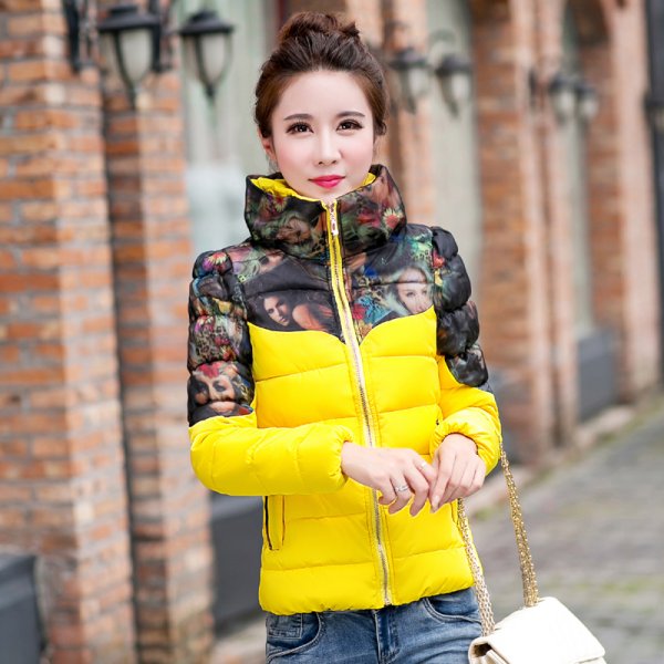 Девушка в шубе