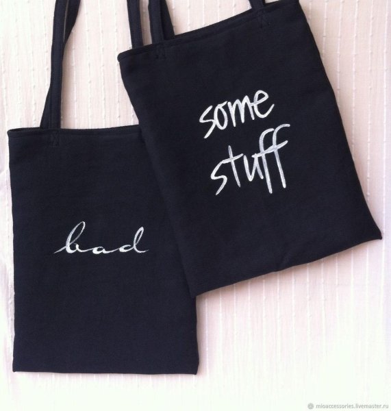Надписи на сумках
