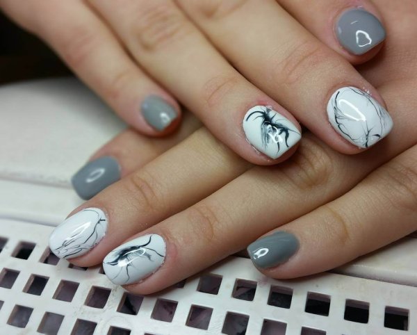 Маникюр с цветами