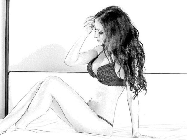 Девушка в Нижнем белье карандашом