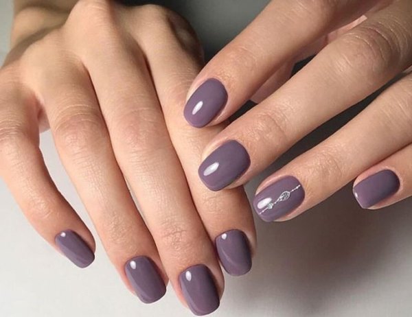 Однотонный маникюр на короткие ногти