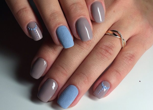 Серо-голубой маникюр