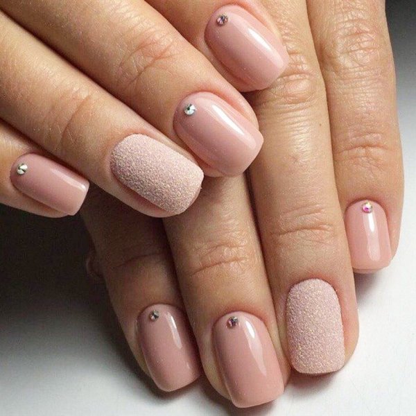 Нюдовый маникюр шеллак