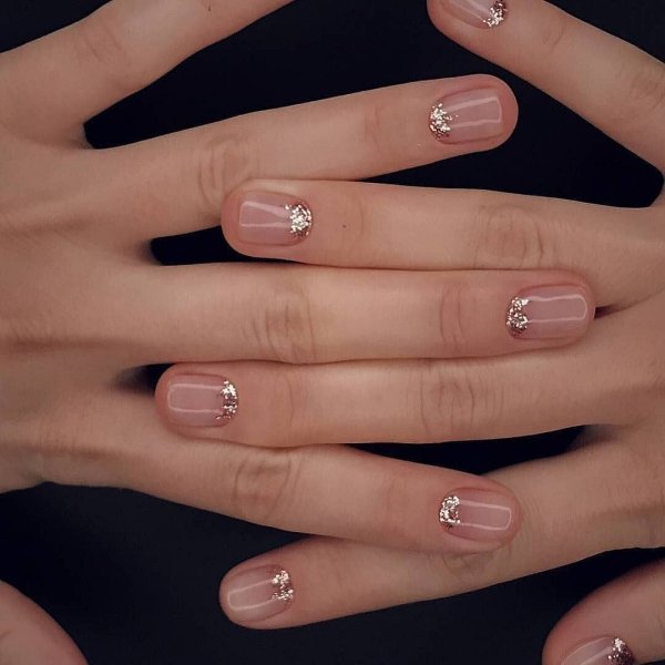 Ногти короткие