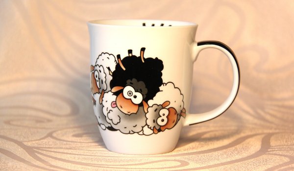 Девушка с кружкой рисунок