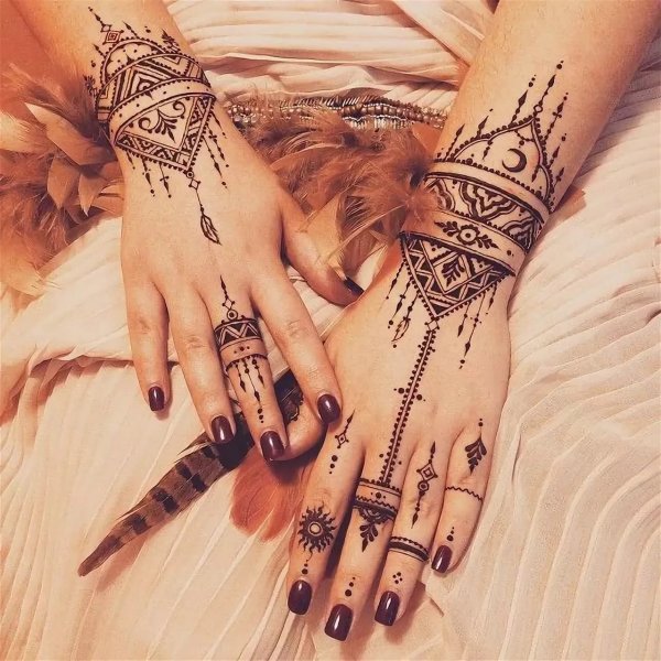 Тату хной на руке
