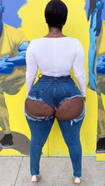 Женщины с большими ягодицами