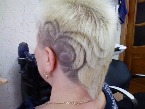 Рисунки на волосах женские