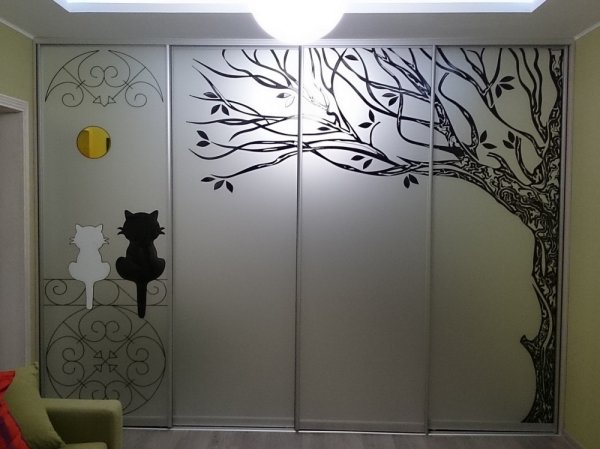 Шкаф купе с пескоструйным рисунком