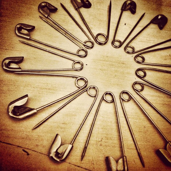 Английская булавка