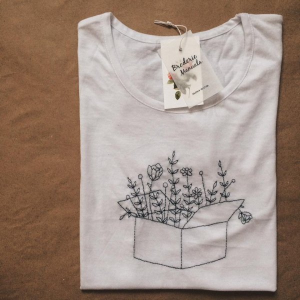 Вышивка нитками на футболке