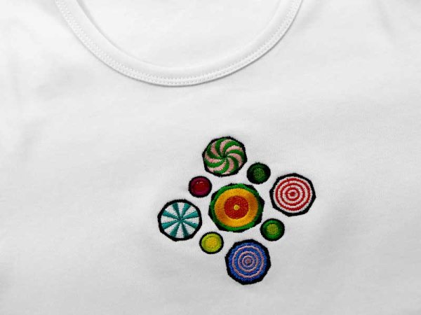 Мелкая вышивка на одежде