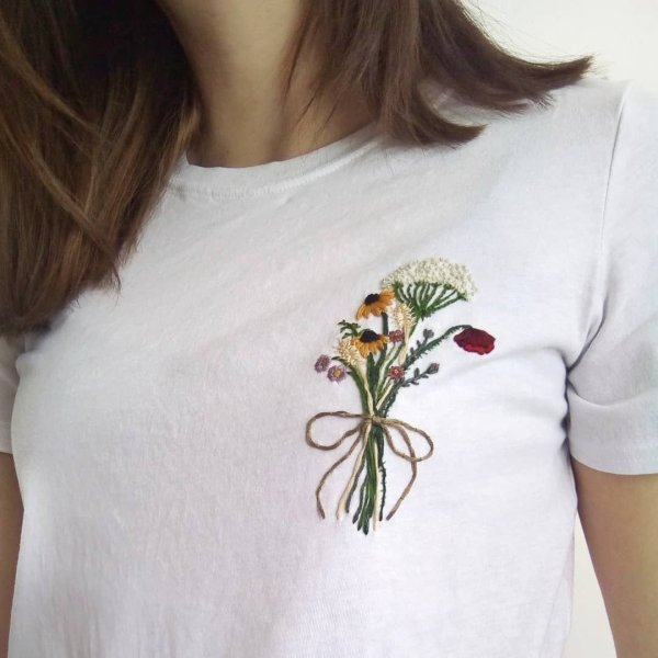 Футболка с вышивкой