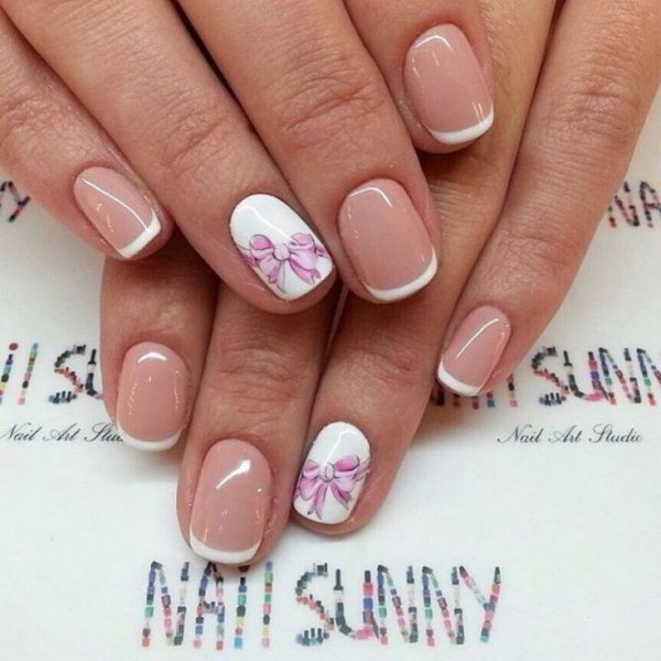 Нежный маникюр с бантиком