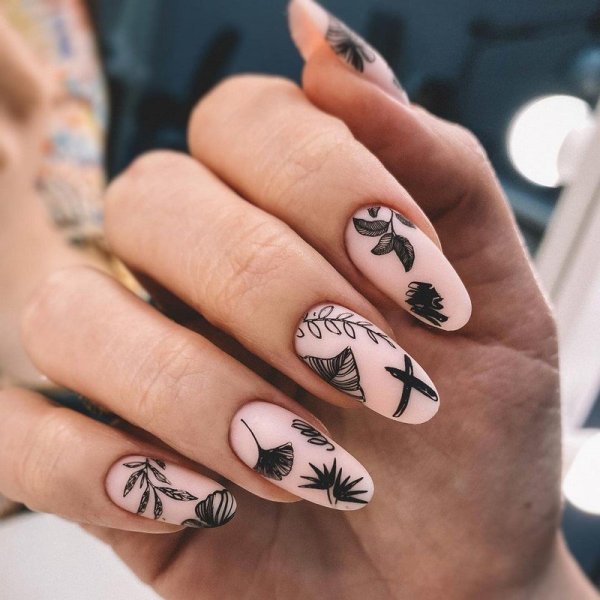 Маникюр с рисунком 2022