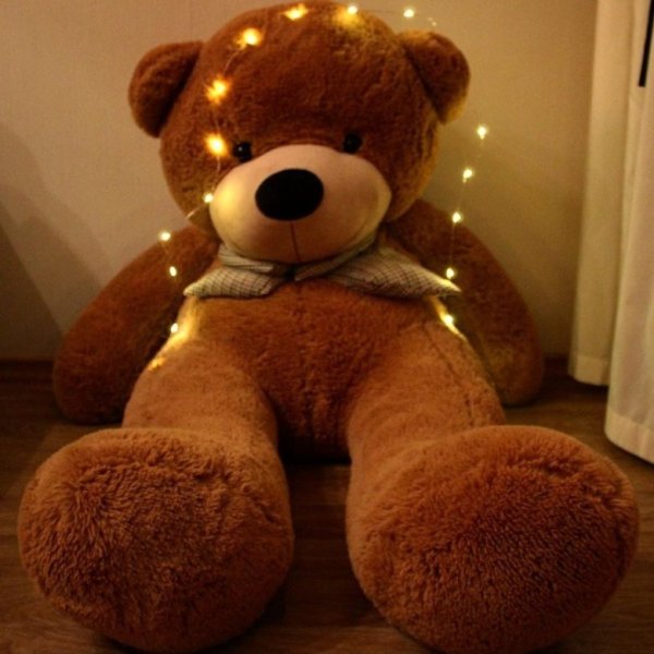 Огромный плюшевый медведь