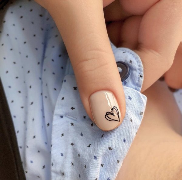 Маникюр с самолетиком