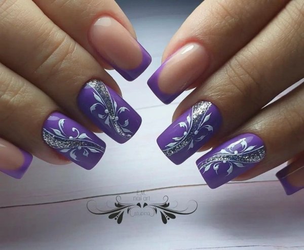 Красивый маникюр с пером