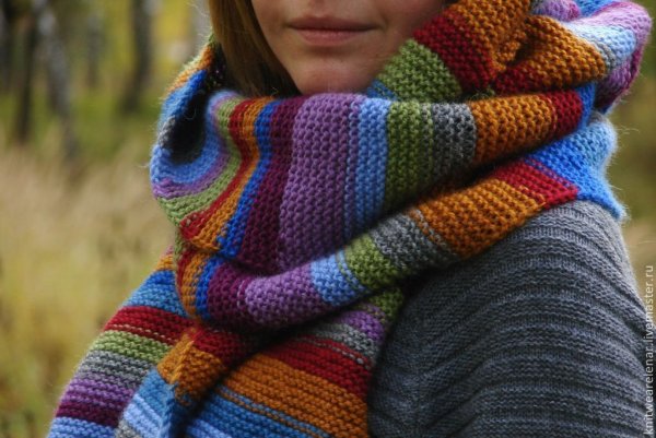 Полосатый вязаный шарф