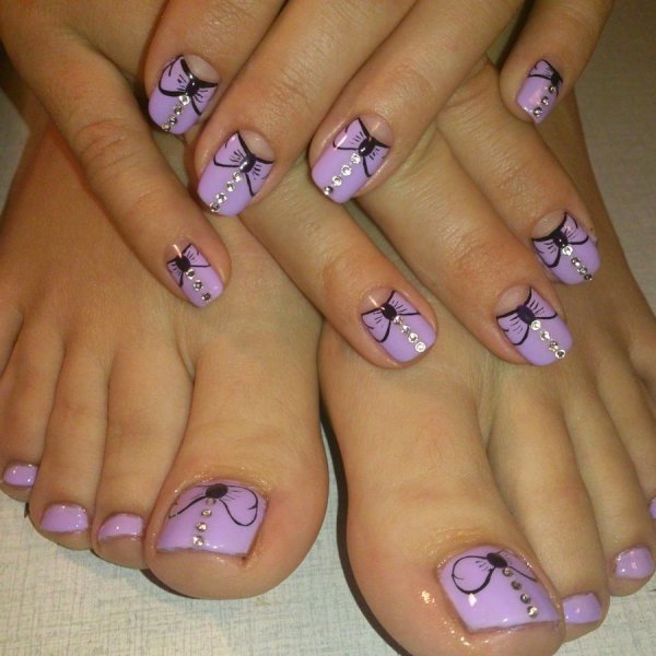 Педикюр френч фиолетовый