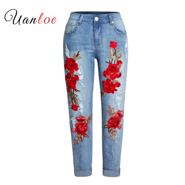 Джинсы с вышивкой