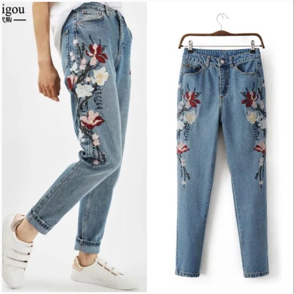 Джинсы с вышивкой женские