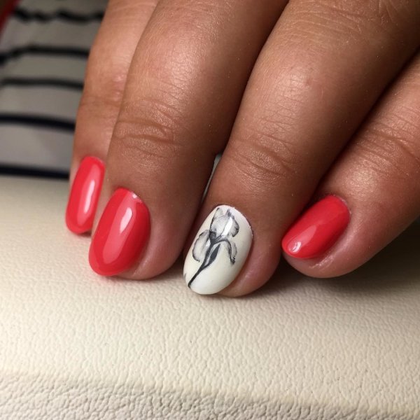 Красный маникюр с губами